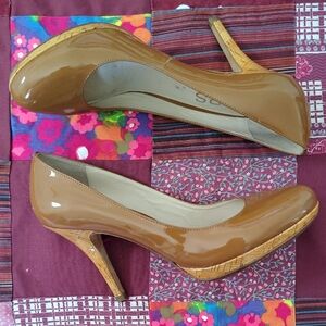 Michael Kors Patent Leather High Heel Pumps in Camel